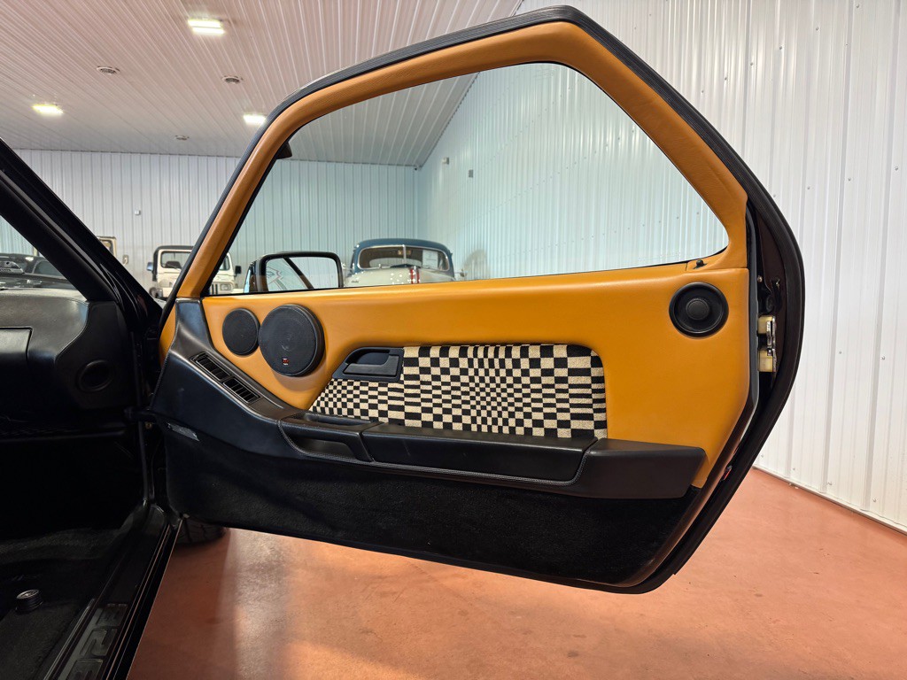 1986 Porsche 928 Image 23