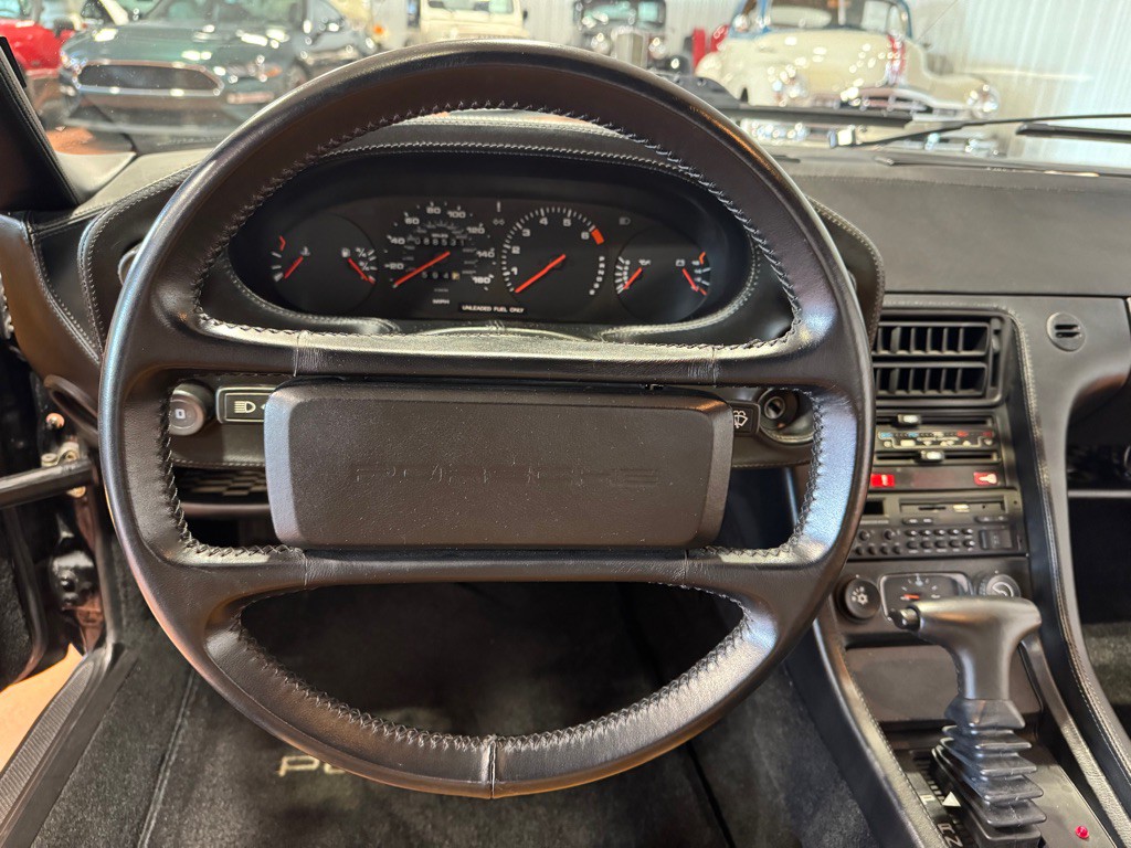 1986 Porsche 928 Image 29