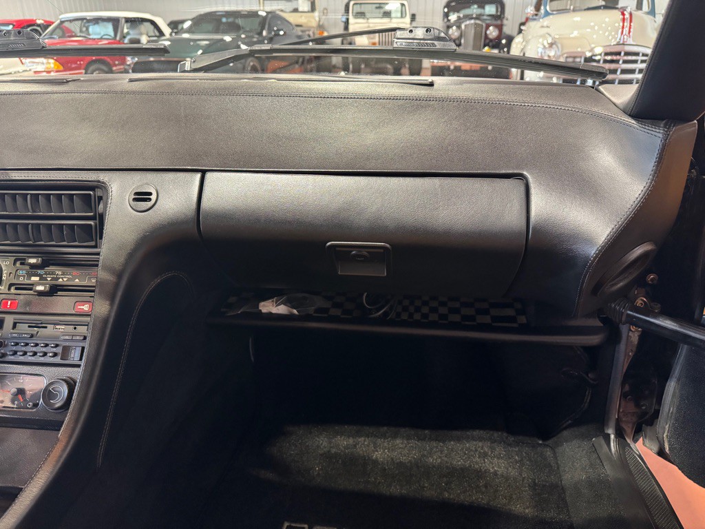1986 Porsche 928 Image 33