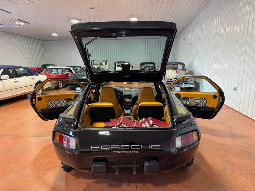 1986 Porsche 928 Image 35