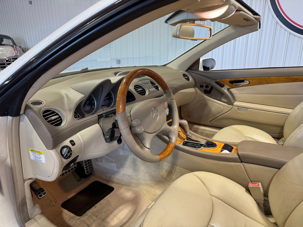 2005 Mercedes-Benz SL-Class Image 21