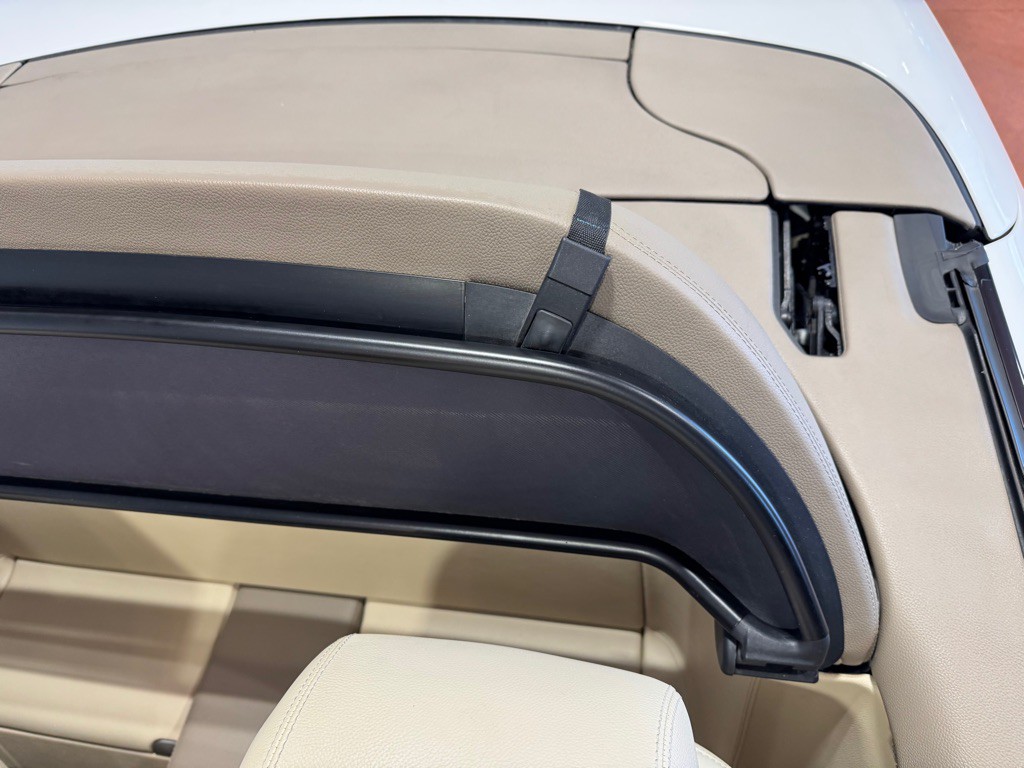 2005 Mercedes-Benz SL-Class Image 22