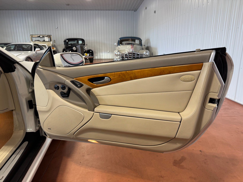 2005 Mercedes-Benz SL-Class Image 23