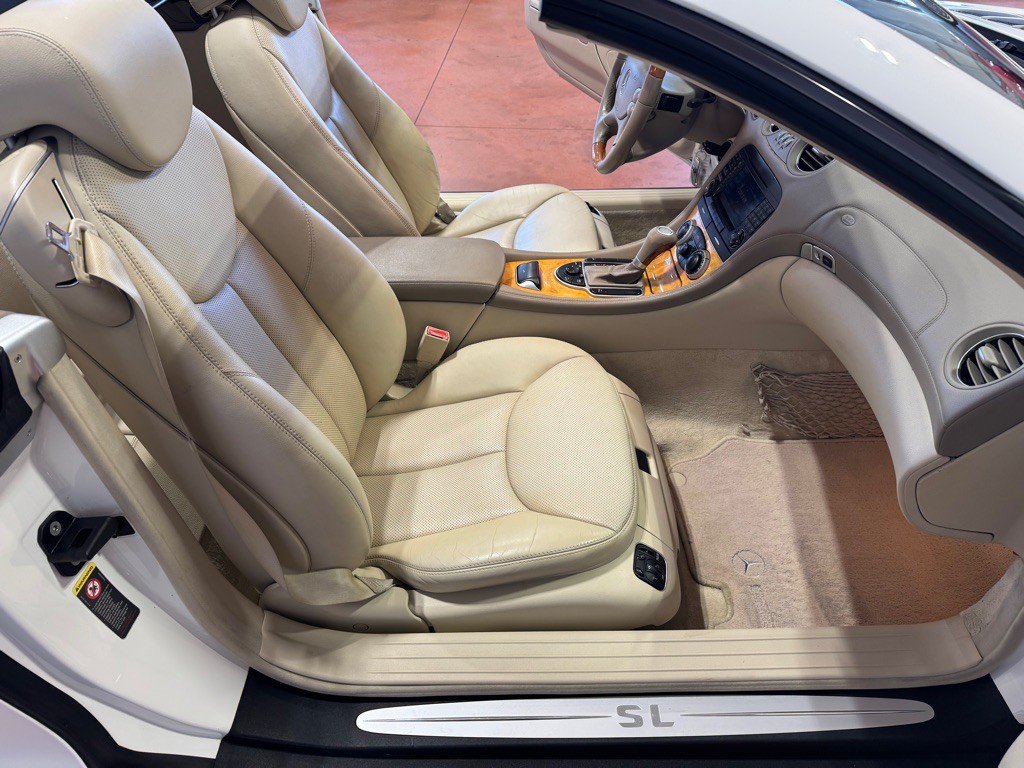 2005 Mercedes-Benz SL-Class Image 24