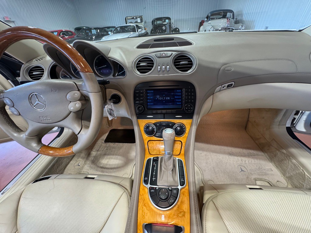 2005 Mercedes-Benz SL-Class Image 28