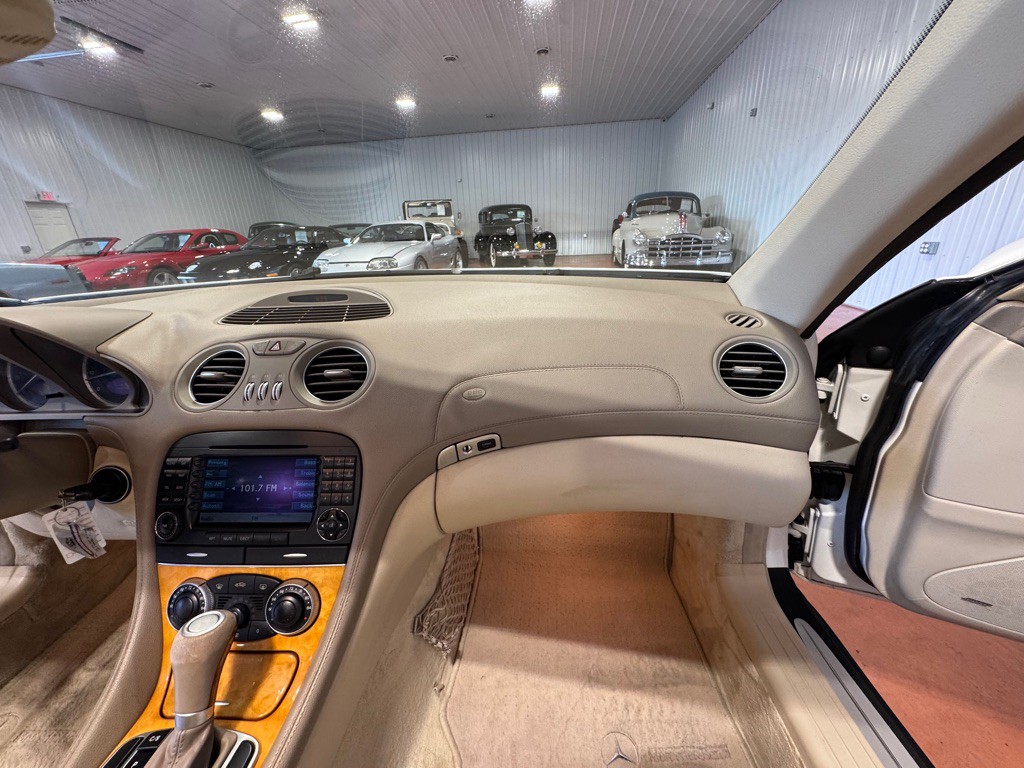 2005 Mercedes-Benz SL-Class Image 29