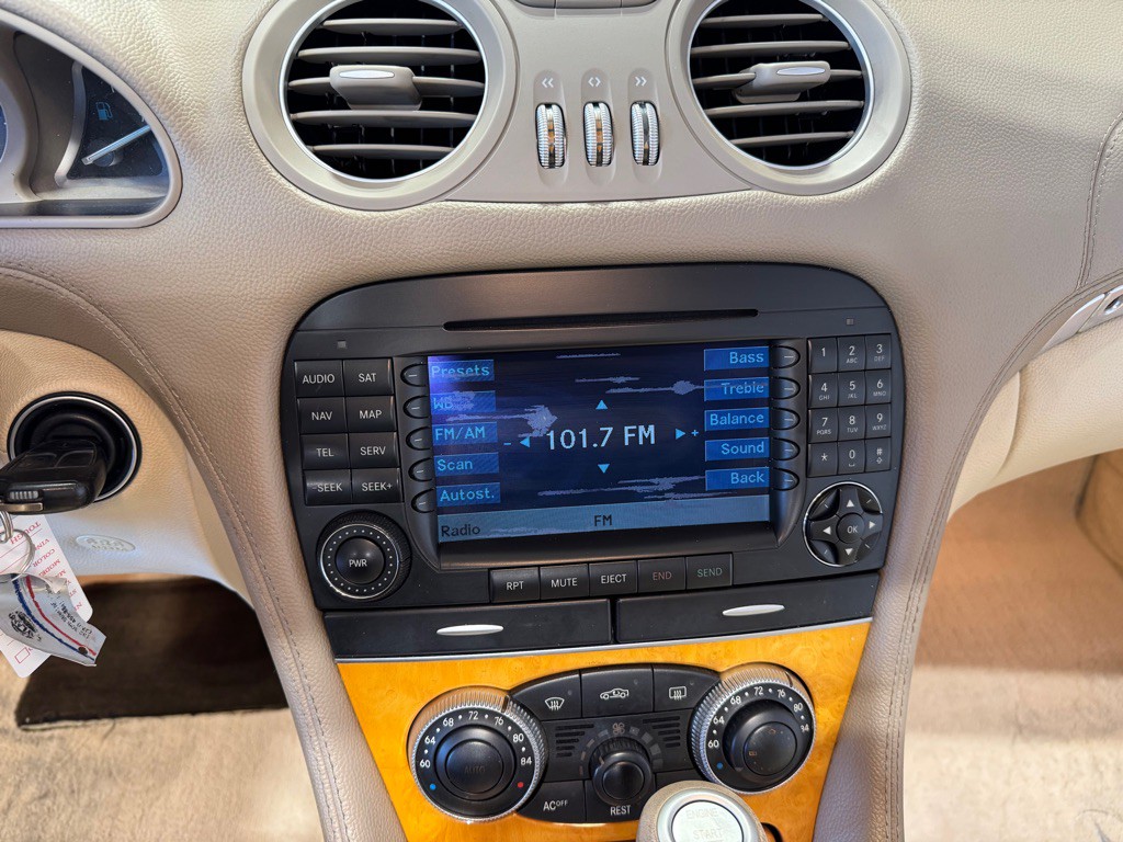 2005 Mercedes-Benz SL-Class Image 32
