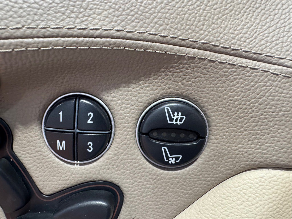 2005 Mercedes-Benz SL-Class Image 33