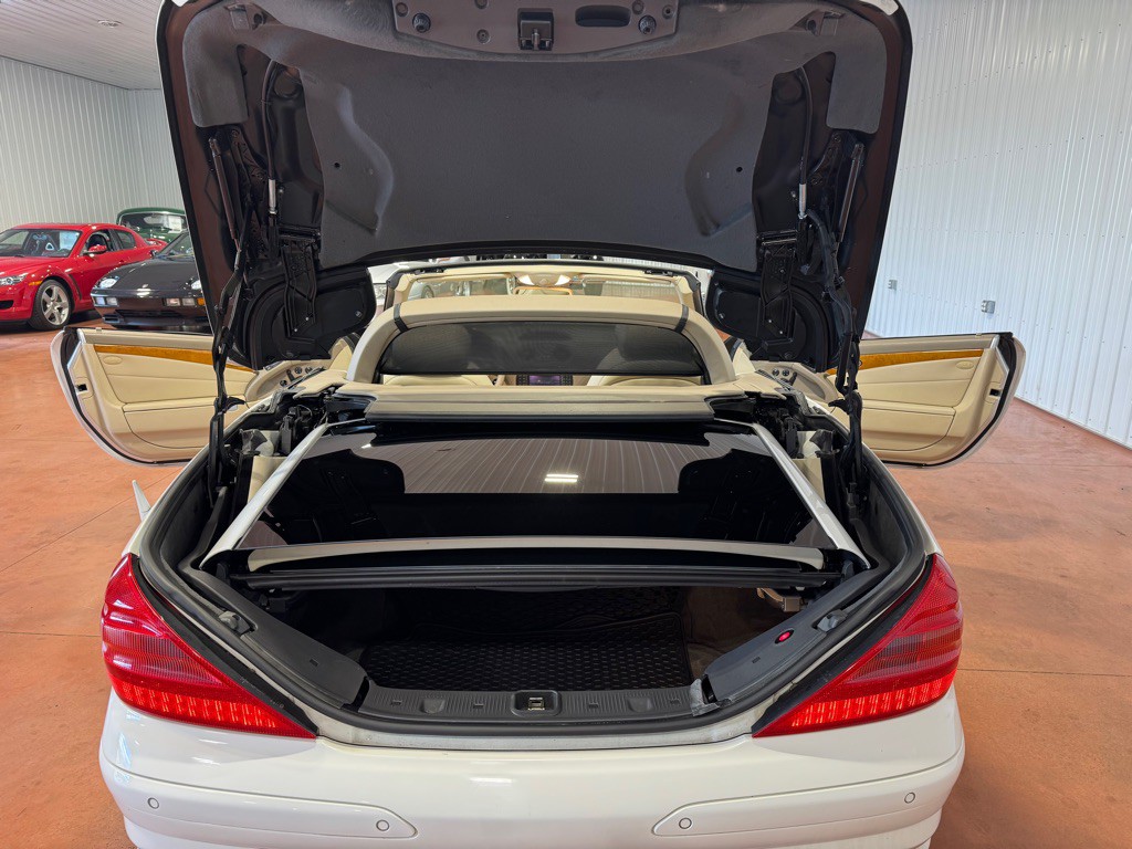 2005 Mercedes-Benz SL-Class Image 36