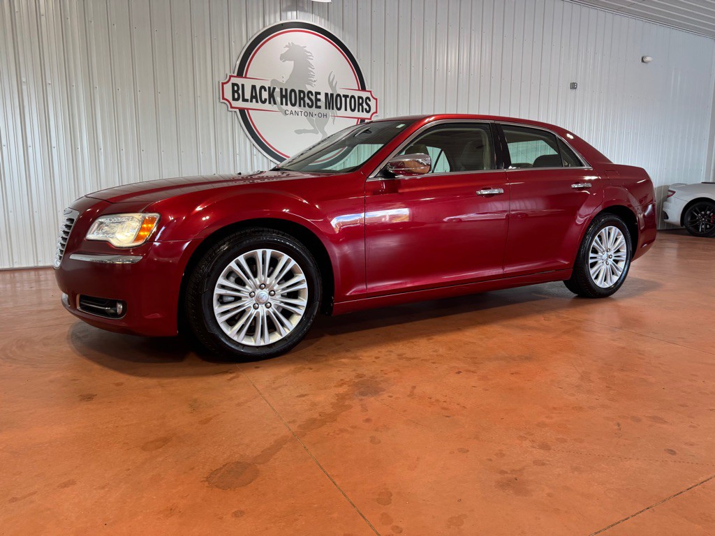 2012 Chrysler 300 Image 3