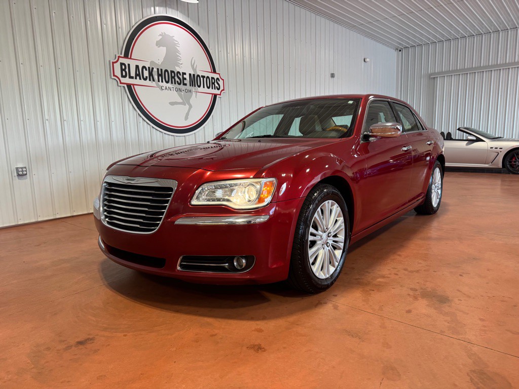 2012 Chrysler 300 Image 4
