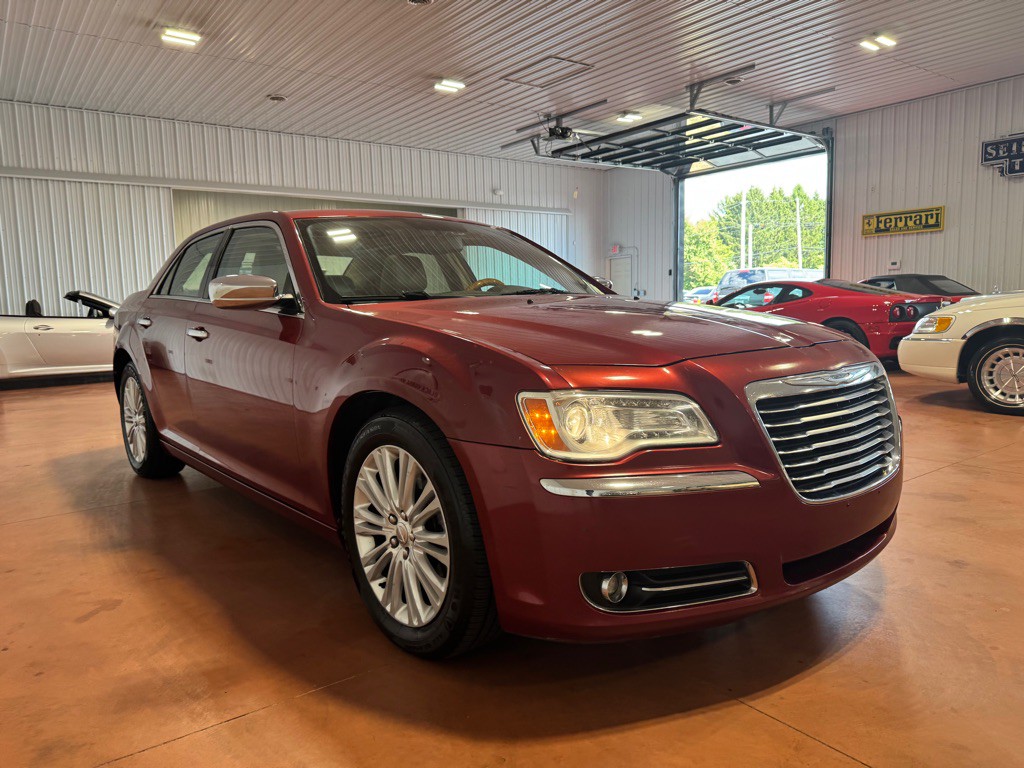 2012 Chrysler 300 Image 6