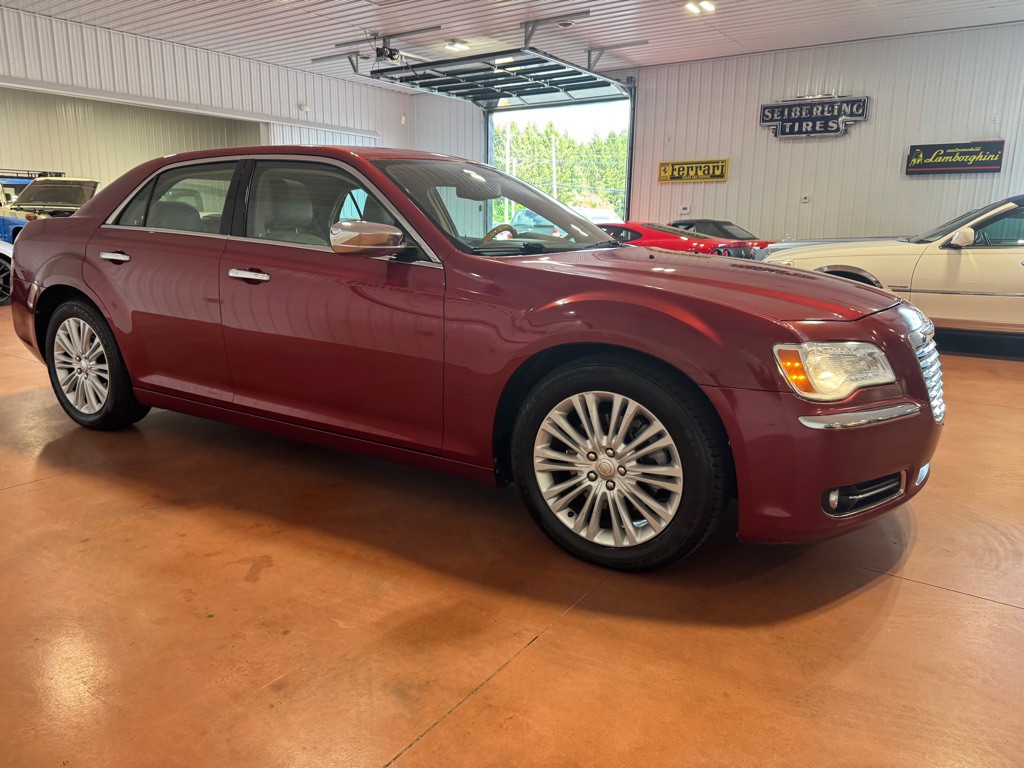 2012 Chrysler 300 Image 7