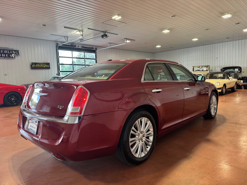 2012 Chrysler 300 Image 8