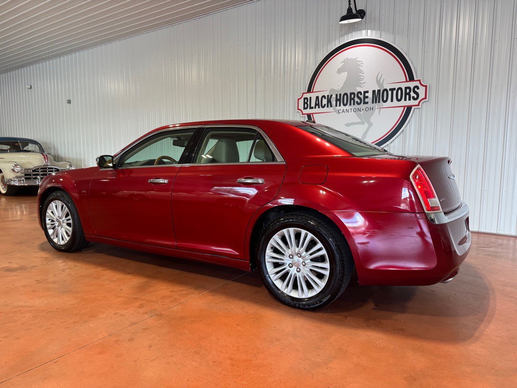 2012 Chrysler 300 Image 10