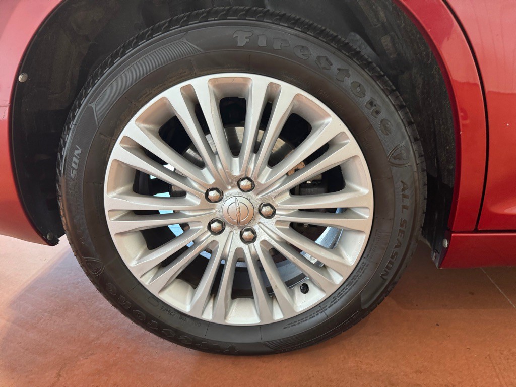 2012 Chrysler 300 Image 13