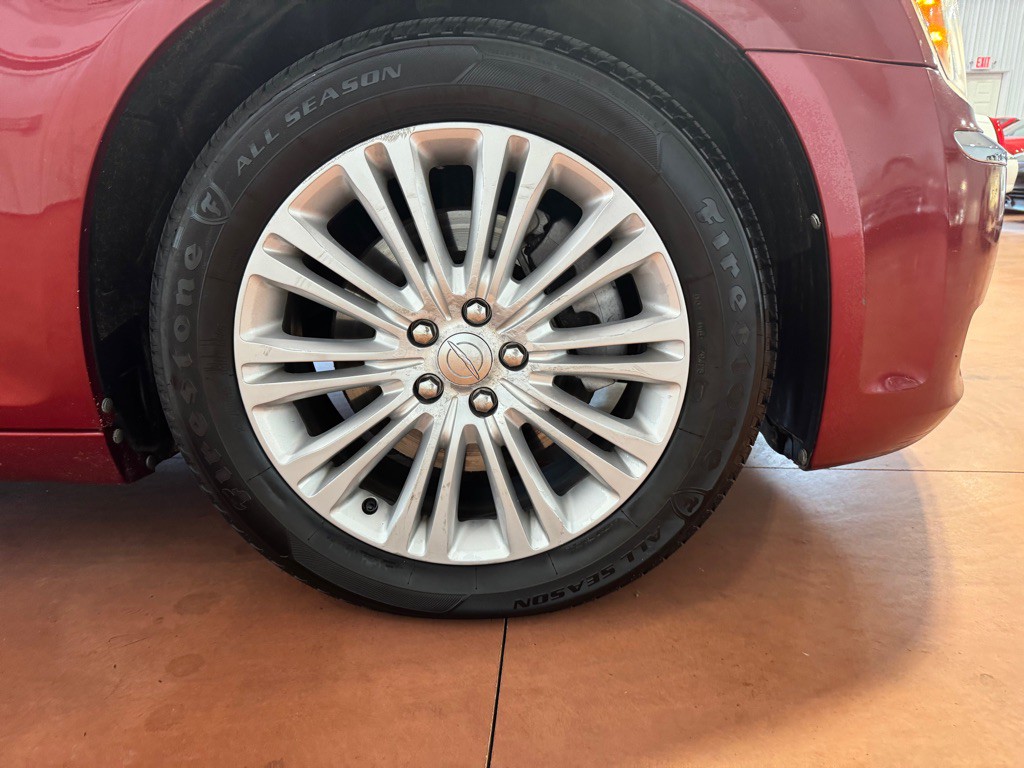 2012 Chrysler 300 Image 14