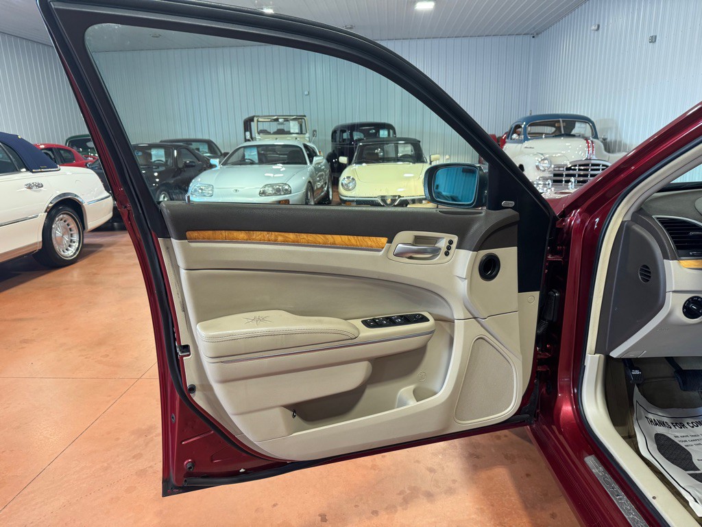 2012 Chrysler 300 Image 15