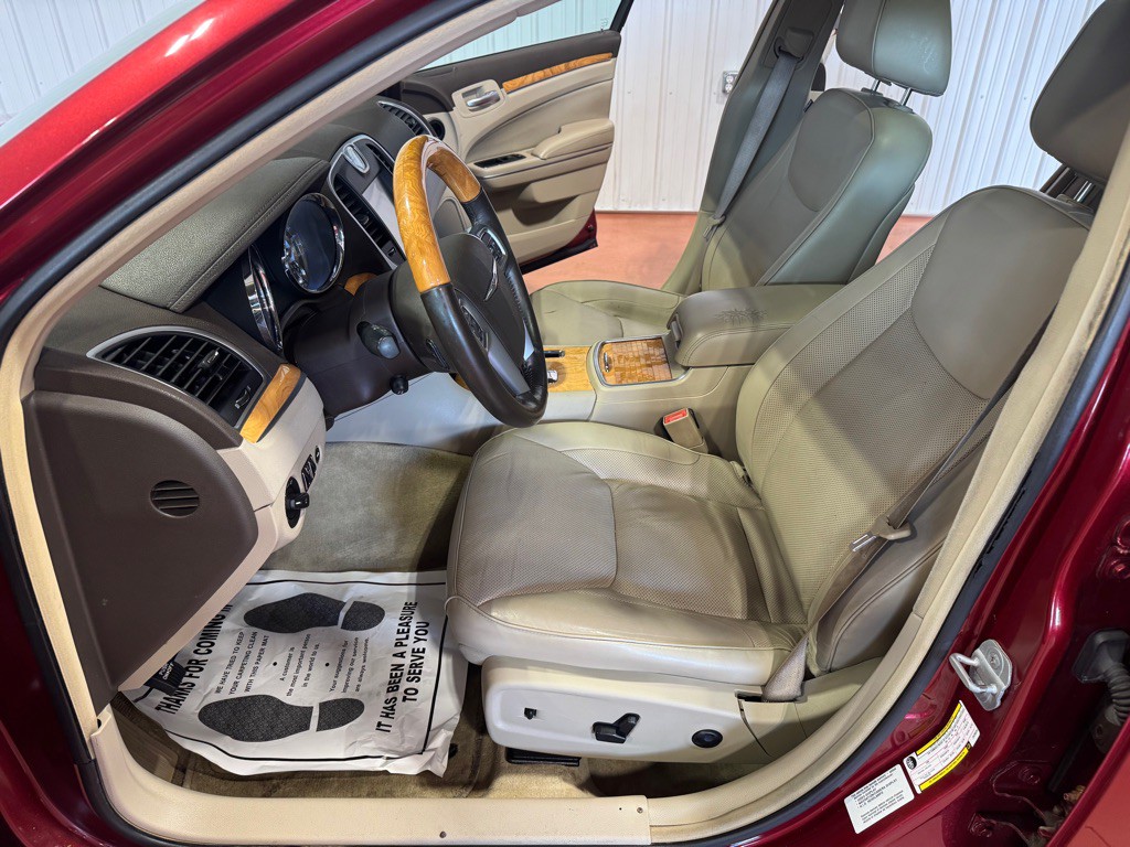 2012 Chrysler 300 Image 16