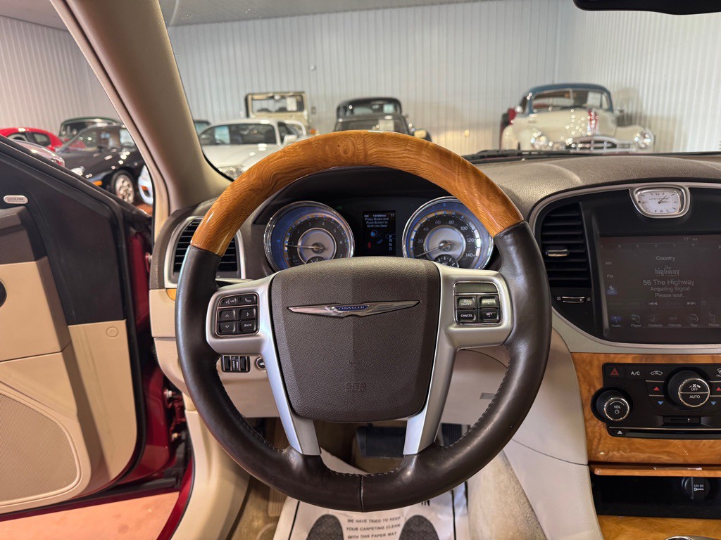 2012 Chrysler 300 Image 29
