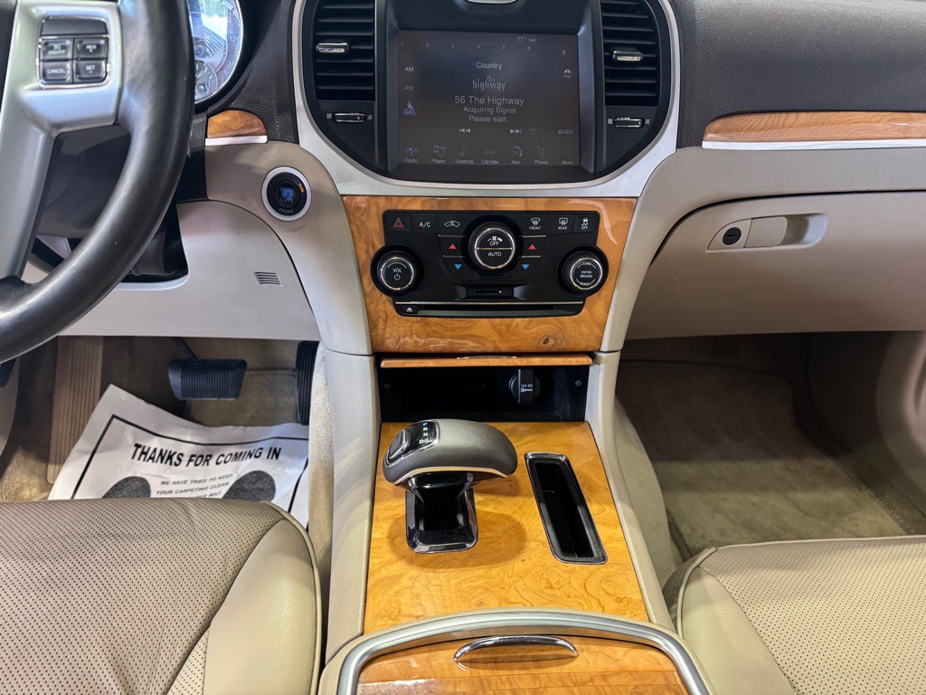 2012 Chrysler 300 Image 30