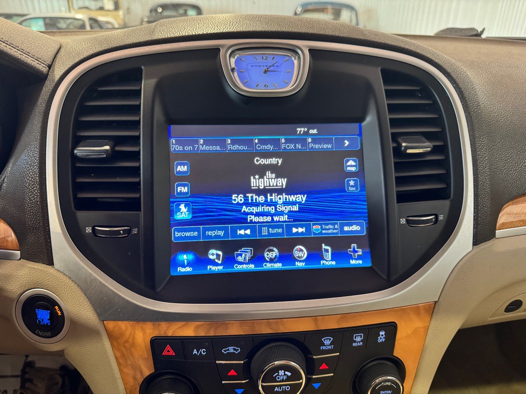 2012 Chrysler 300 Image 32