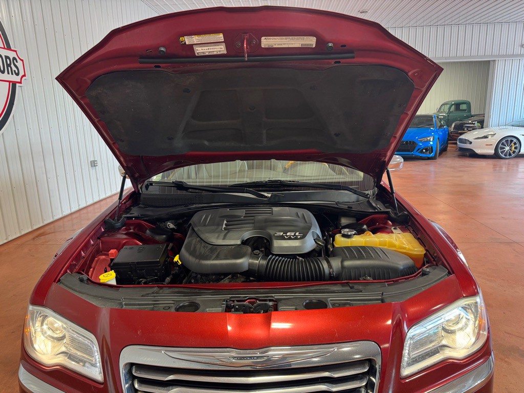 2012 Chrysler 300 Image 35