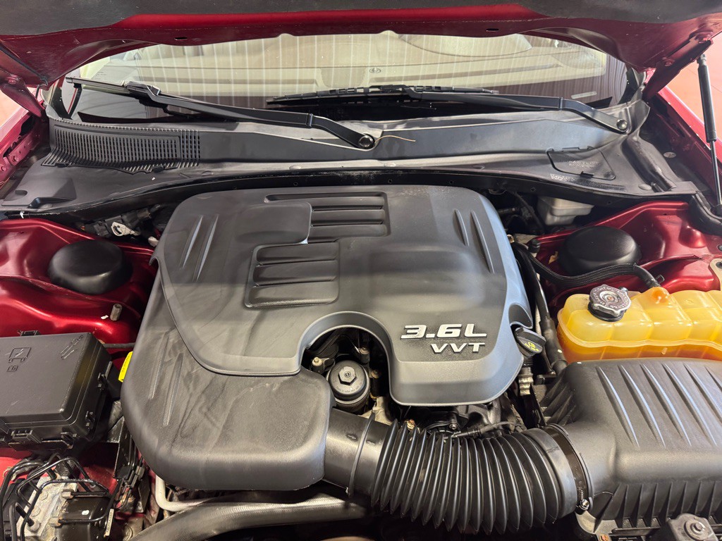 2012 Chrysler 300 Image 36