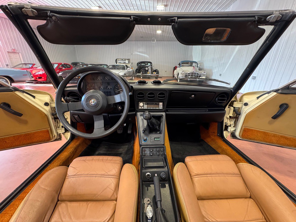 1987 Alfa Romeo Spider Image 23