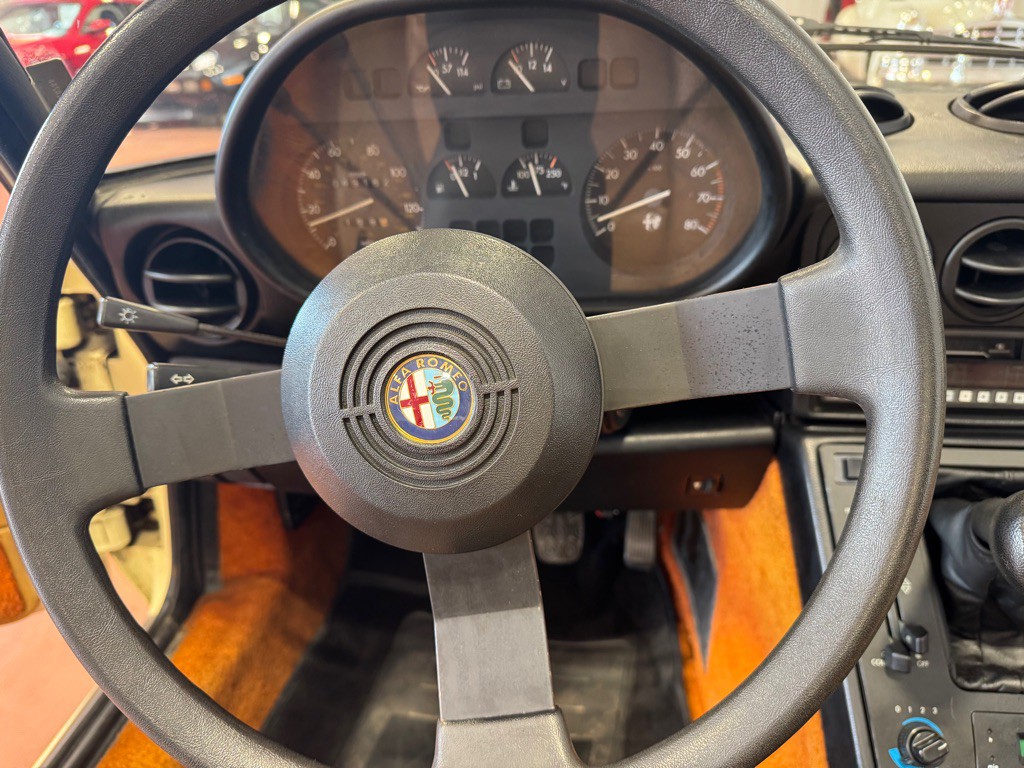 1987 Alfa Romeo Spider Image 27