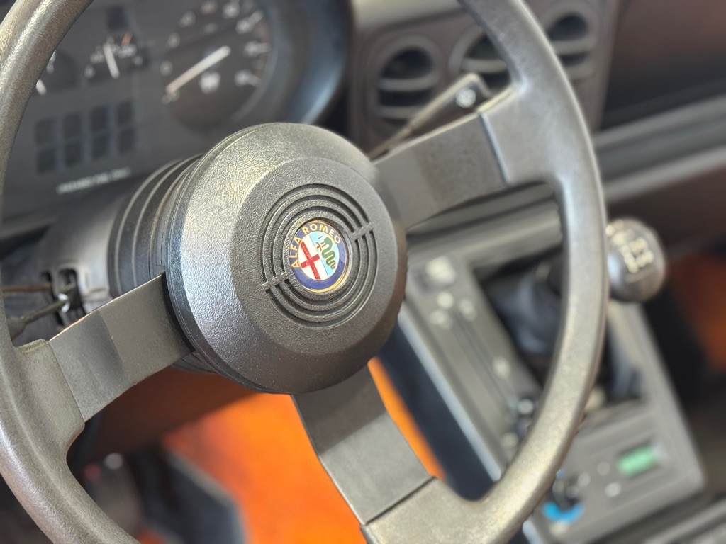 1987 Alfa Romeo Spider Image 30