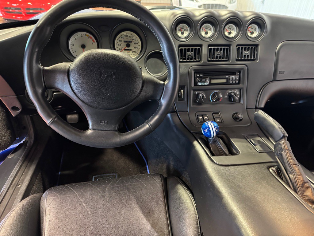 1997 Dodge Viper Image 25