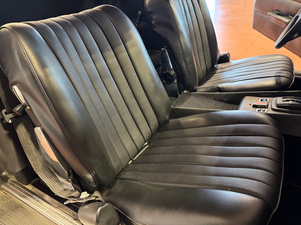 1974 Mercedes-Benz 420-Class Image 21