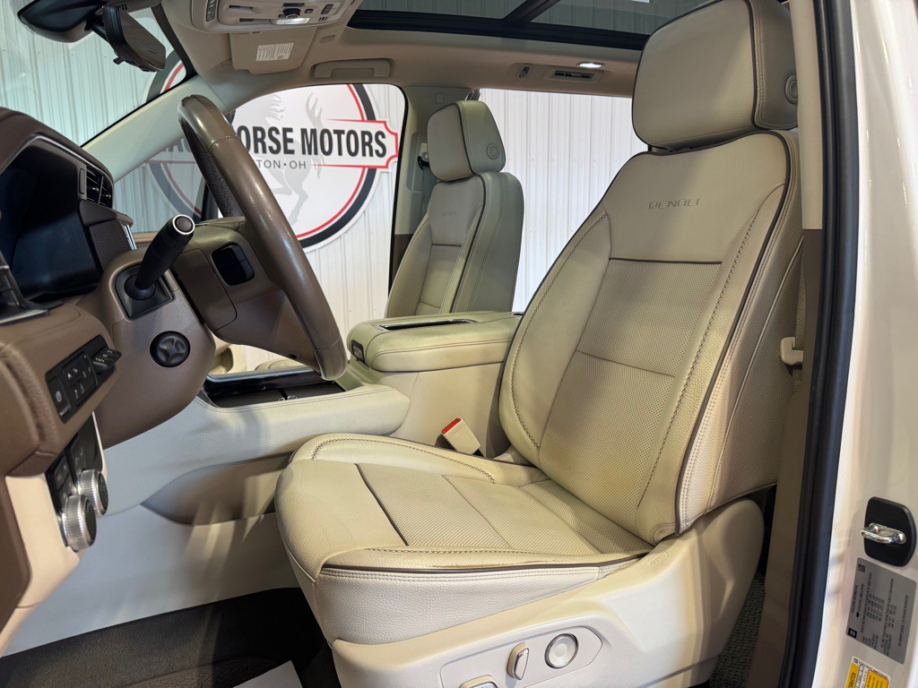 2021 GMC Yukon Image 17