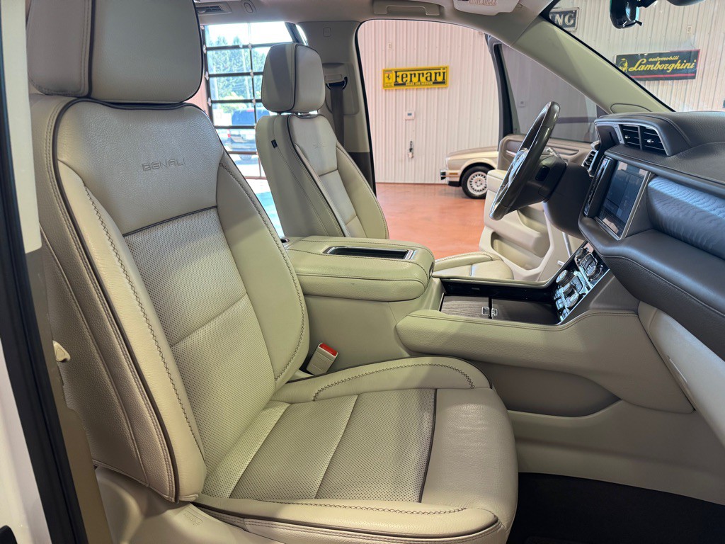 2021 GMC Yukon Image 25