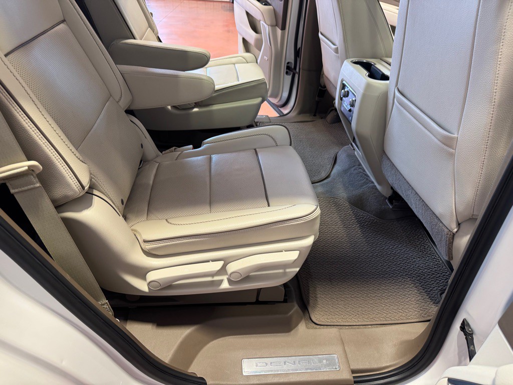 2021 GMC Yukon Image 27