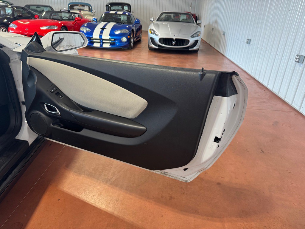 2015 Chevrolet Camaro Image 16