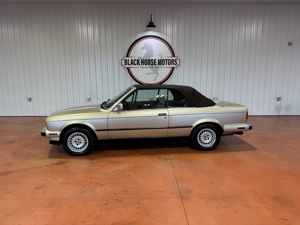 1990 BMW 3 Series Image 2