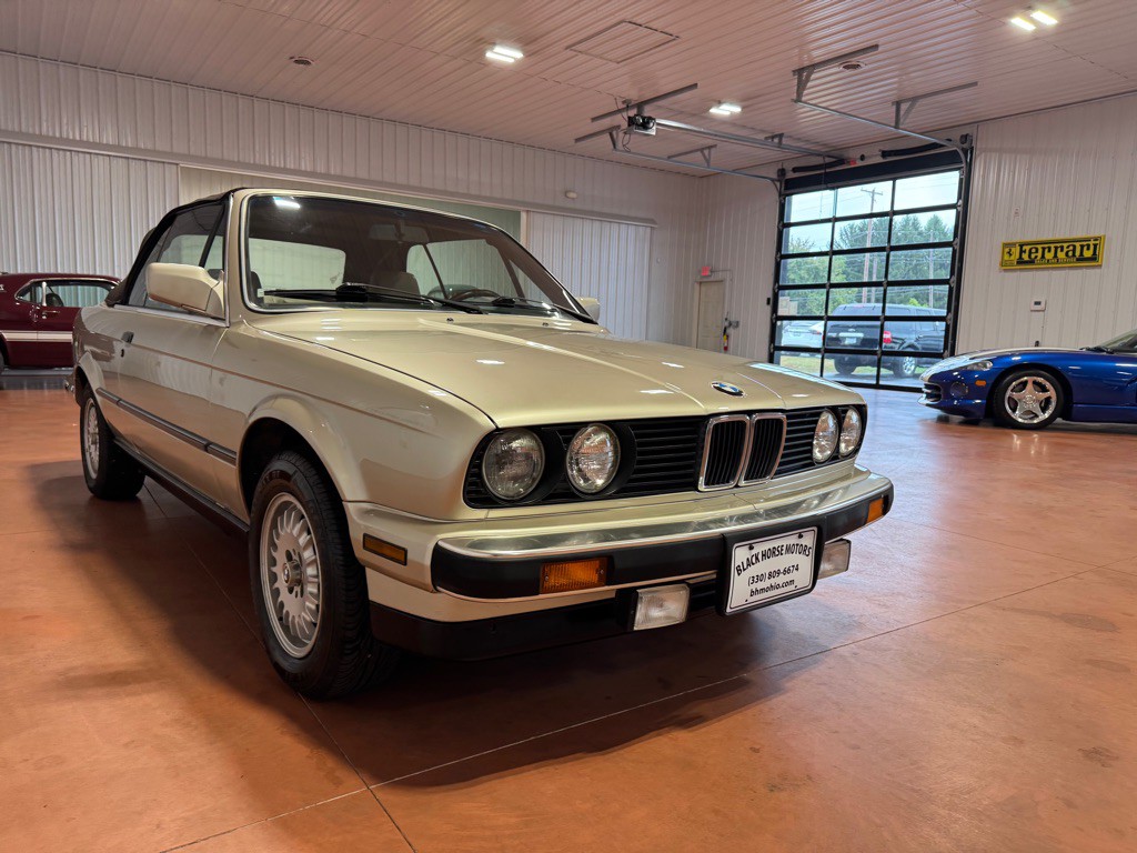 1990 BMW 3 Series Image 8