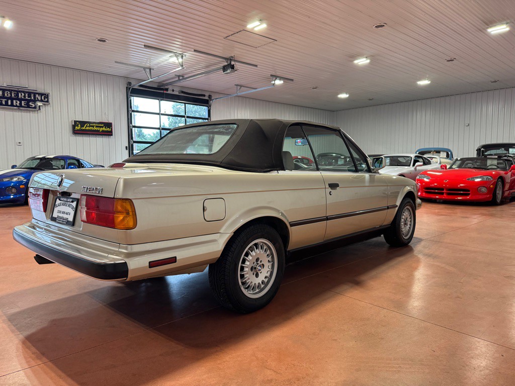 1990 BMW 3 Series Image 10
