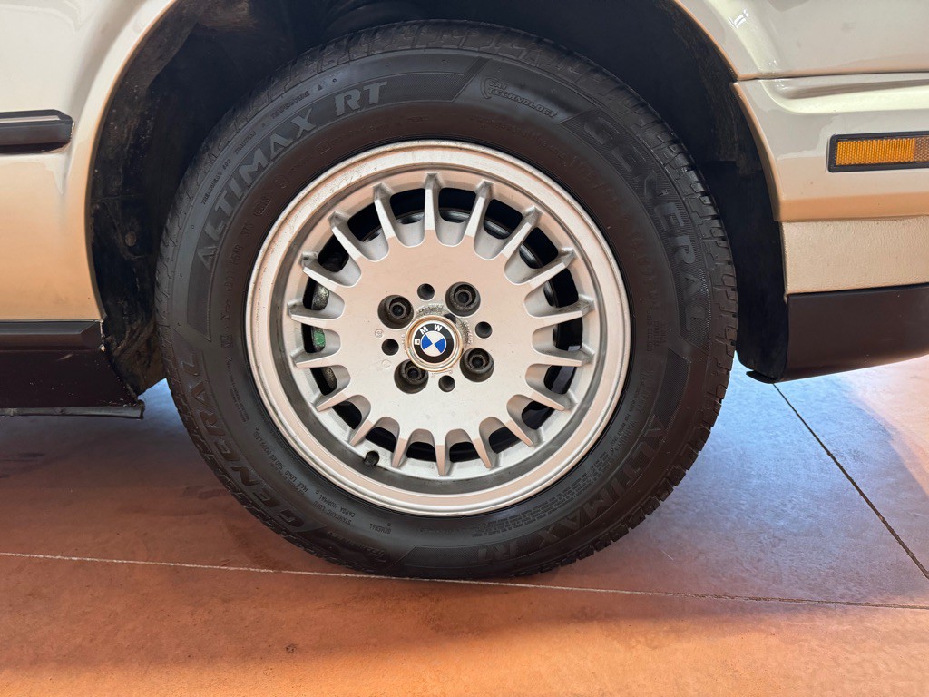 1990 BMW 3 Series Image 16