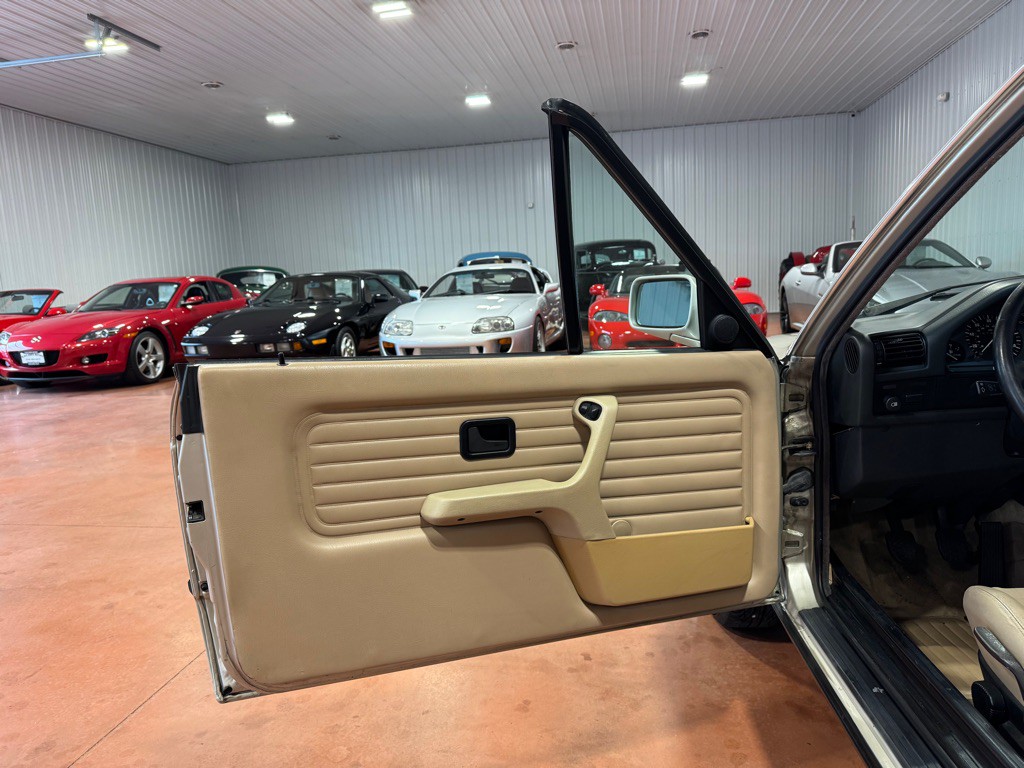 1990 BMW 3 Series Image 18