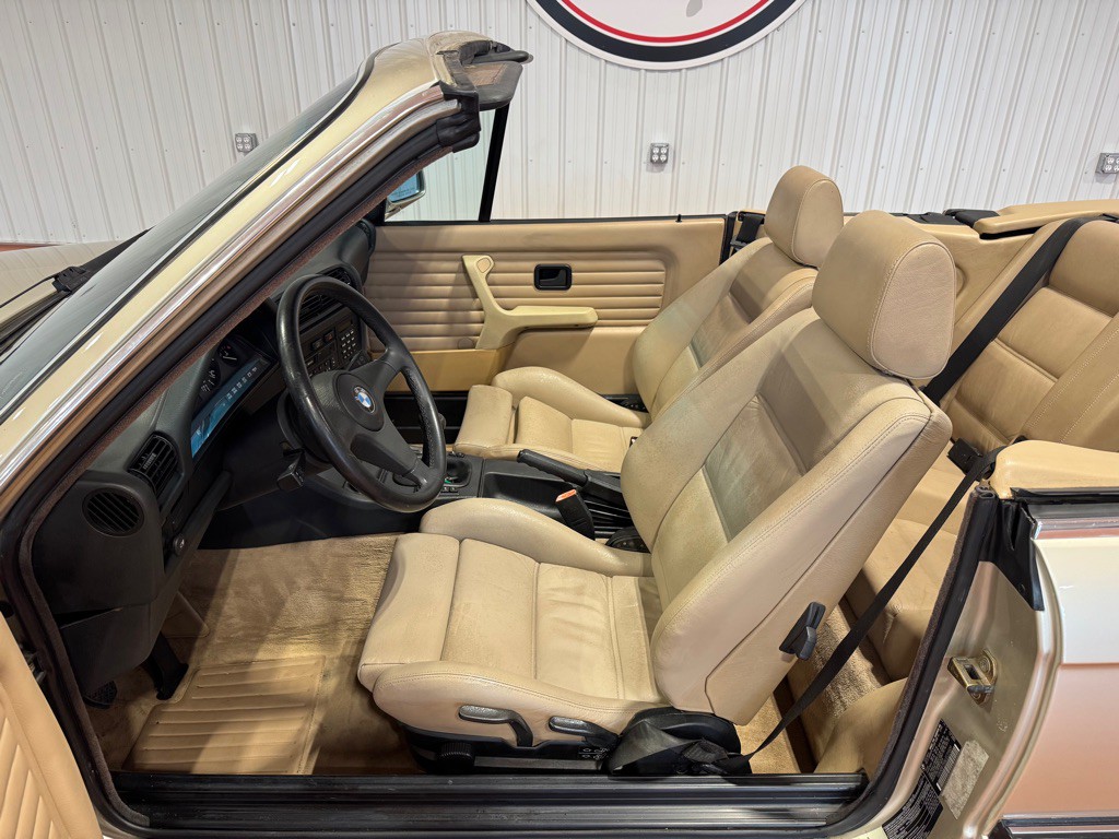 1990 BMW 3 Series Image 19