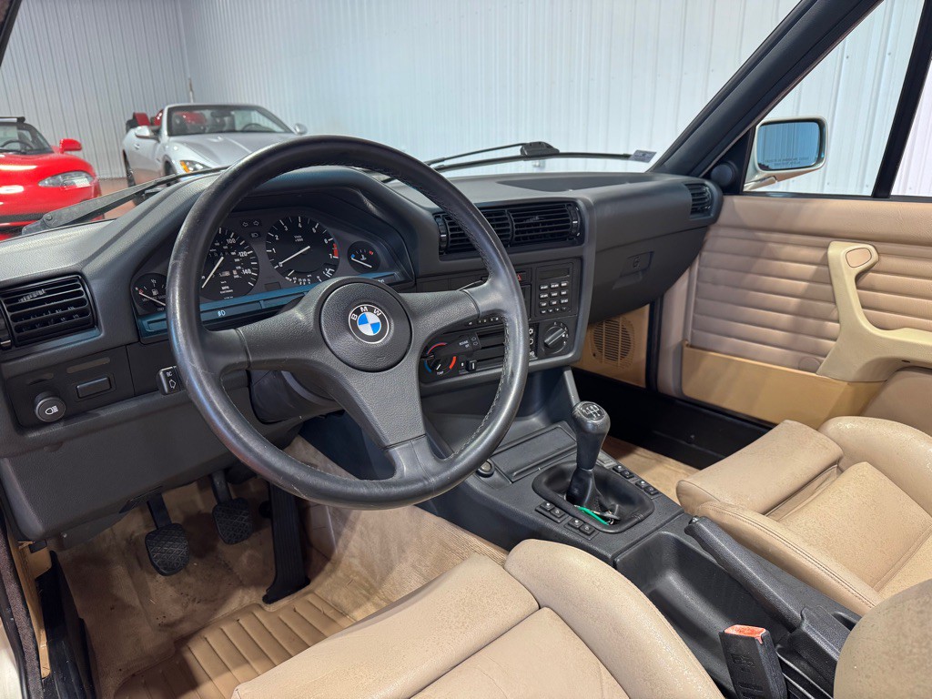 1990 BMW 3 Series Image 21