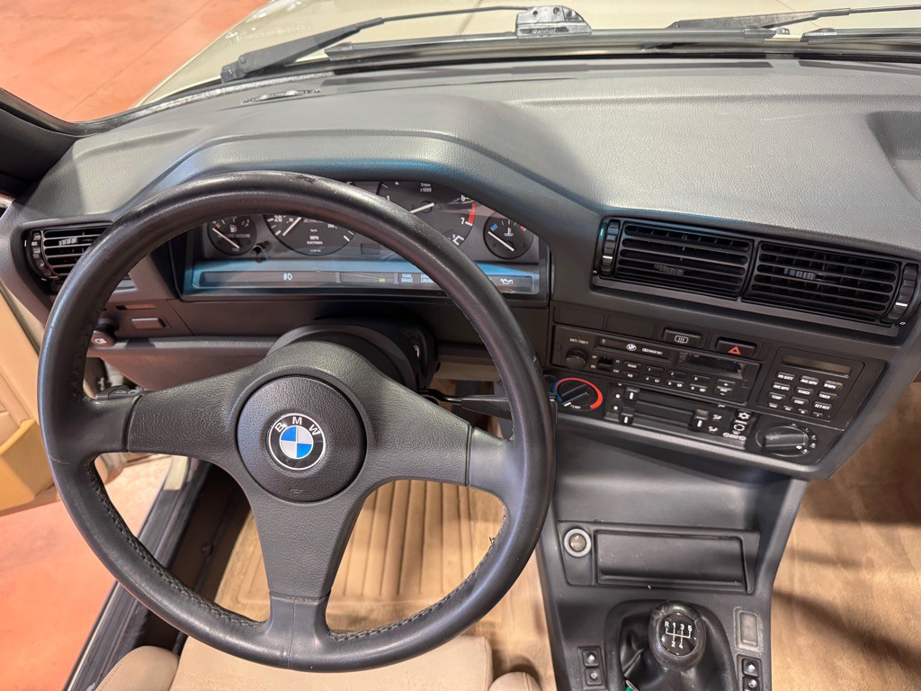 1990 BMW 3 Series Image 28
