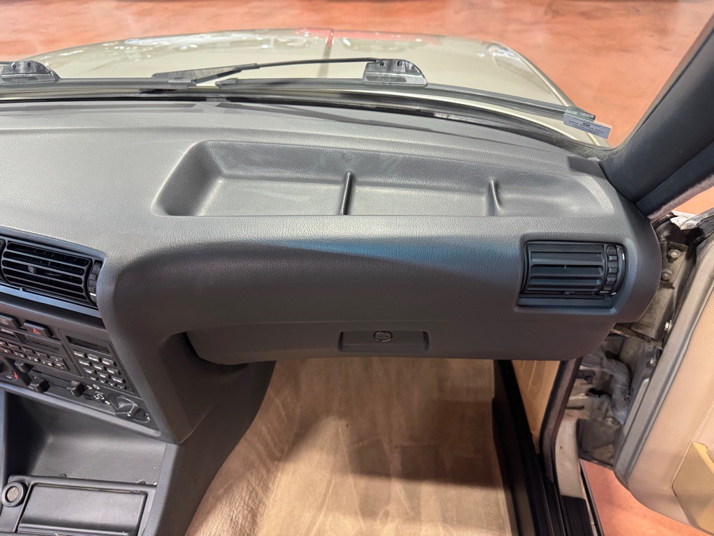 1990 BMW 3 Series Image 29