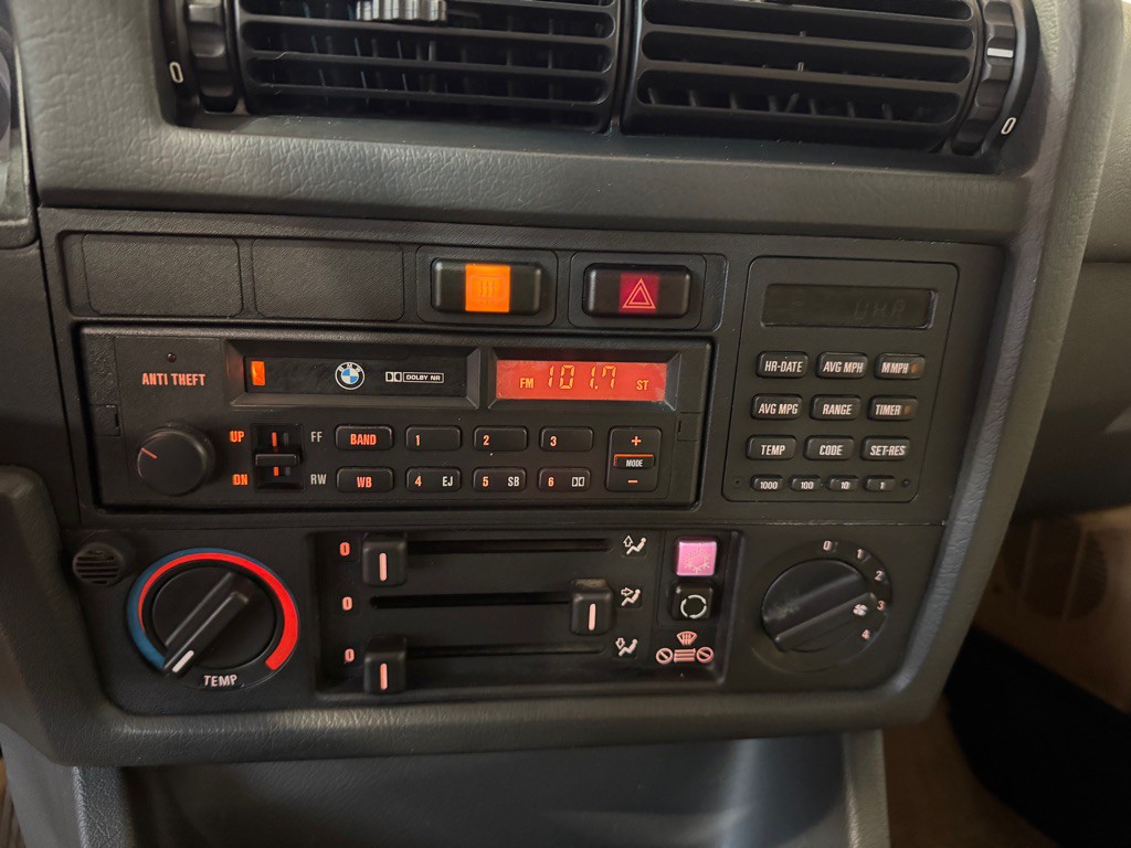 1990 BMW 3 Series Image 31