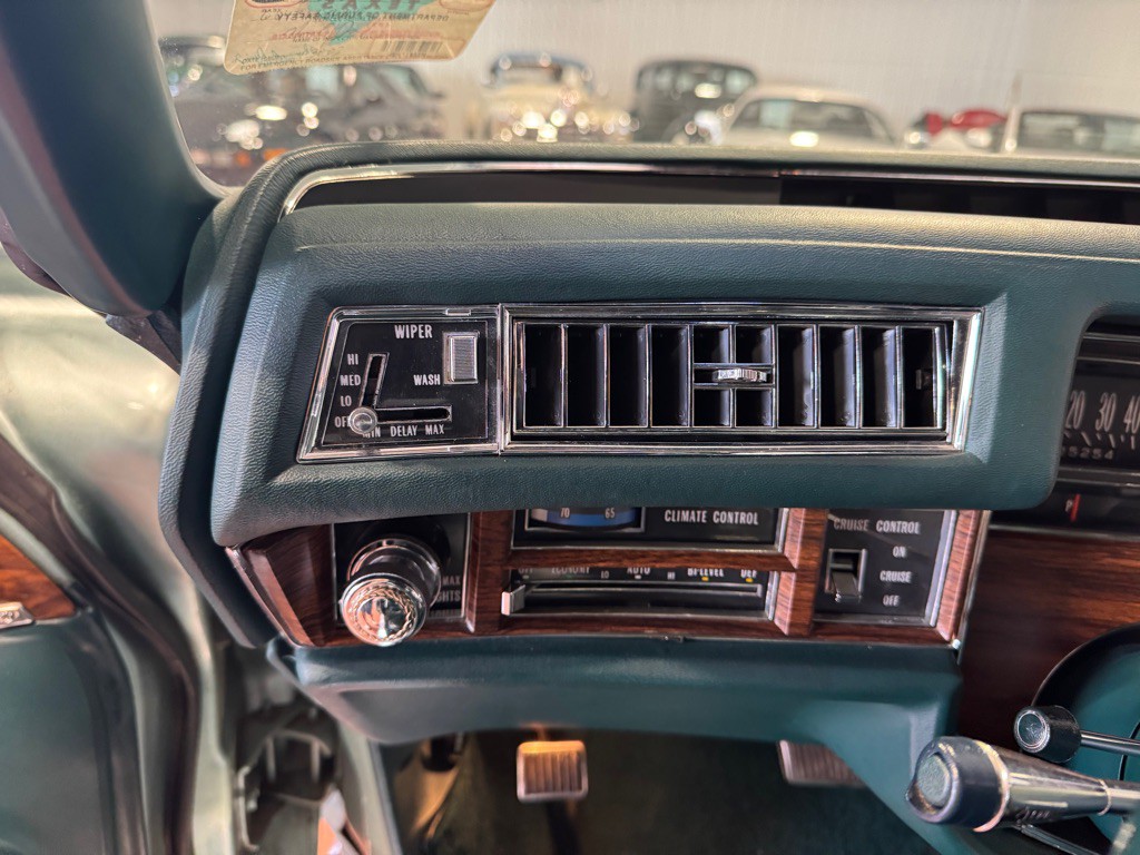 1976 Cadillac DeVille Image 29