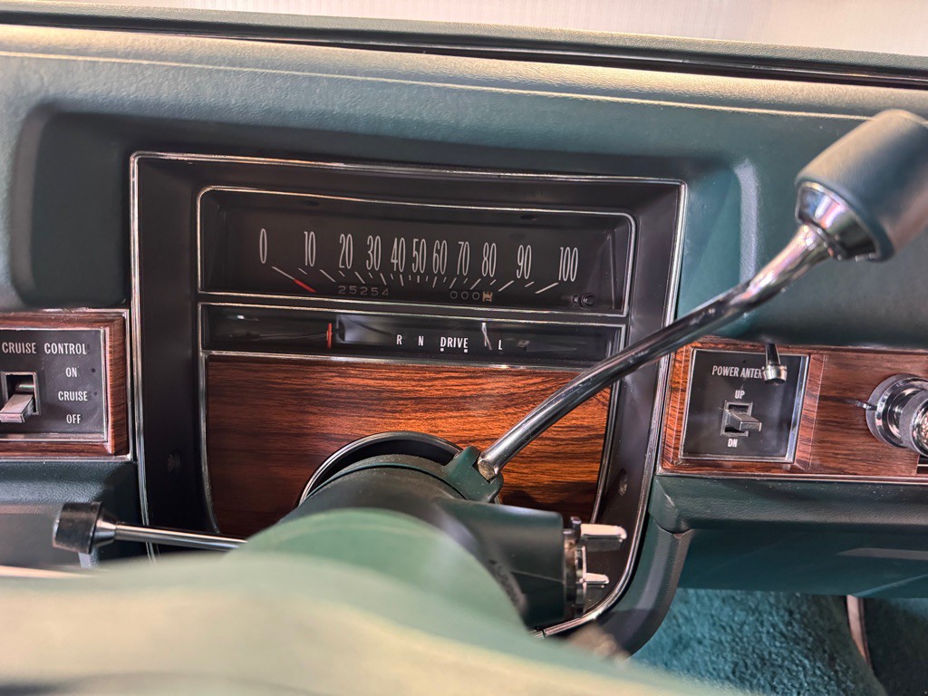 1976 Cadillac DeVille Image 30