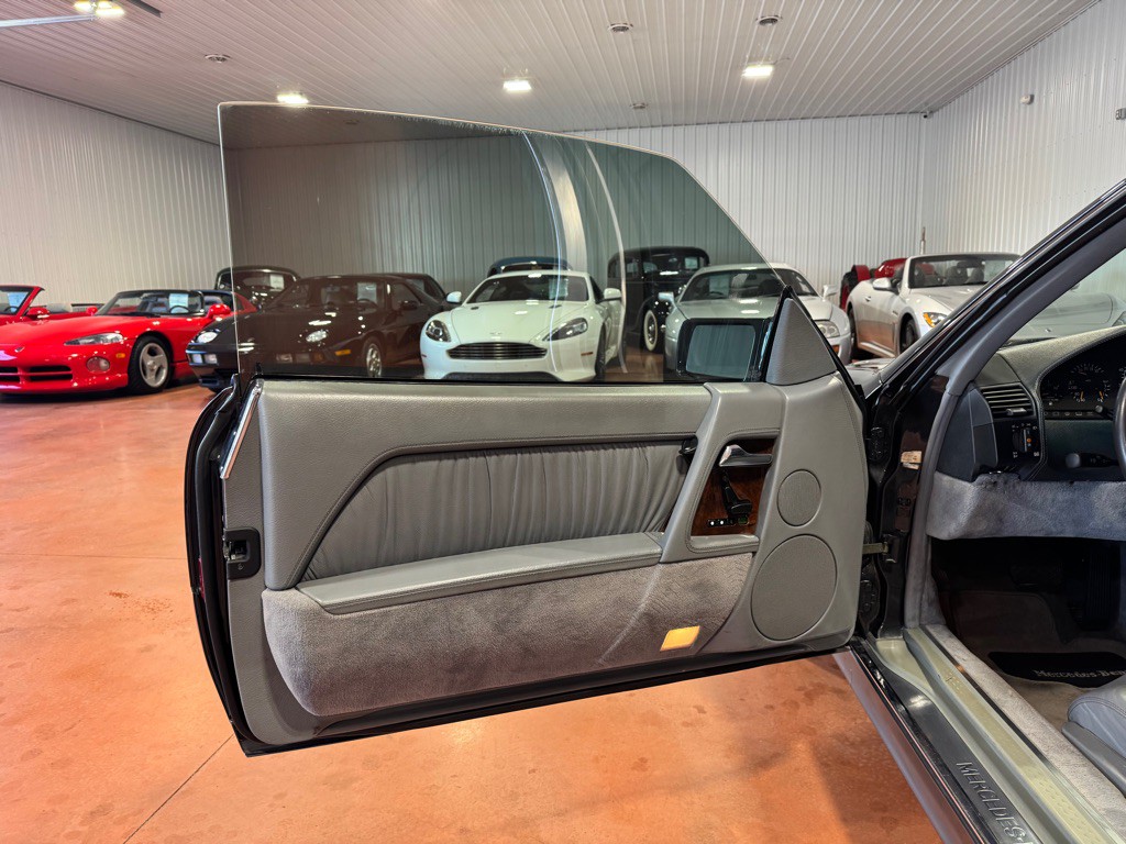 1995 Mercedes-Benz SL-Class Image 16